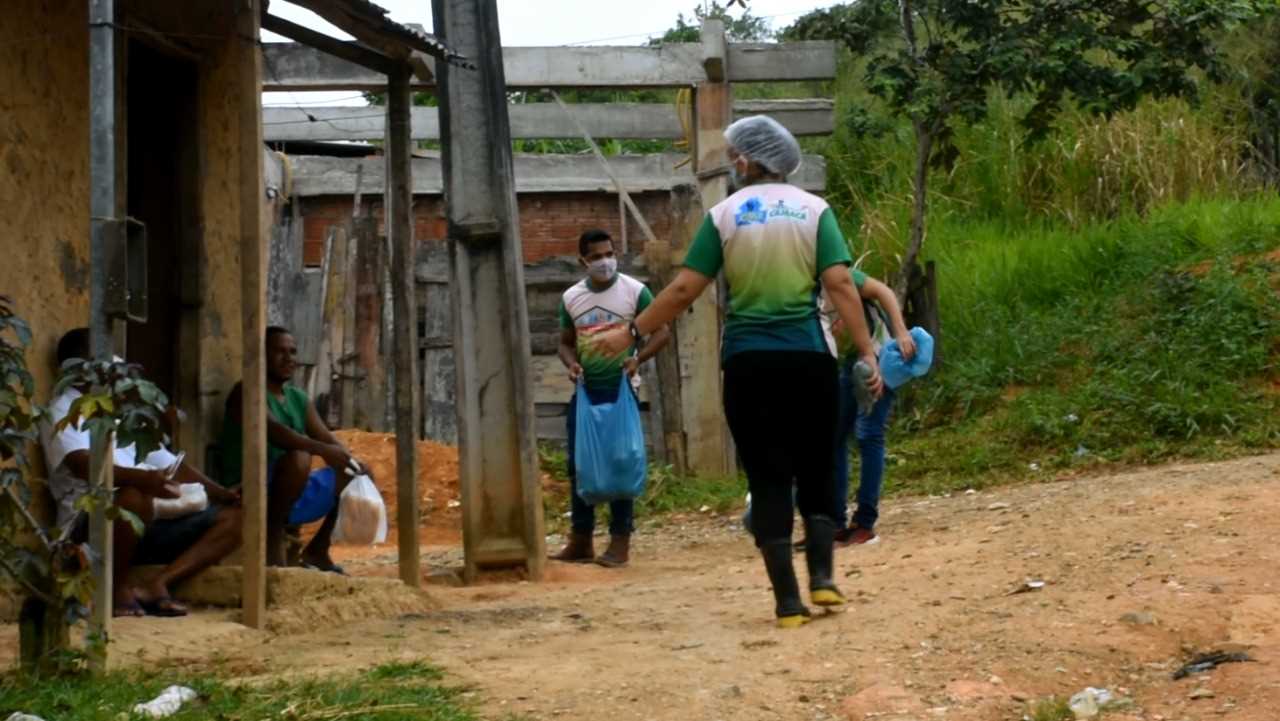Camacã: Secretaria de Assistência Social faz entrega de pães e máscaras no Bairro Joana Angélica